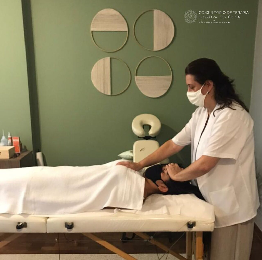 Sala de relaxamento com poltronas confortáveis